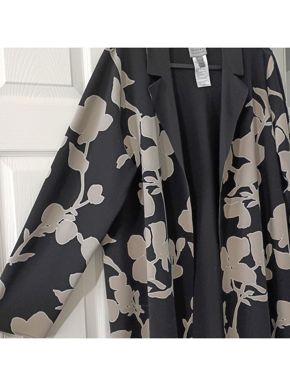 Susan Graver Black and Tan Long line Open Front Topper Jacket - Picture 4 of 7
